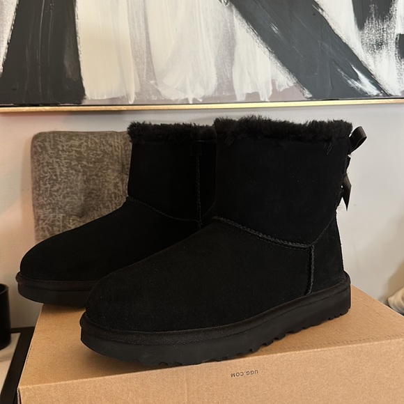 Ugg mini continuity bow size 7 Nwt - Picture 5 of 7